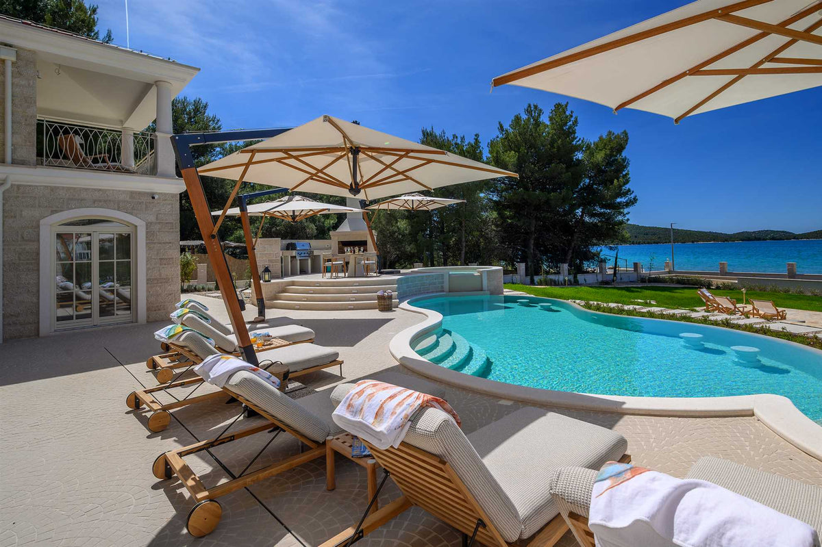 Strandvilla Adriatic Z bei Šibenik – Pool & Meerblick, Kroatien