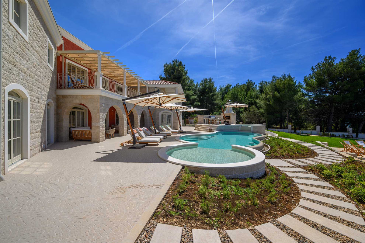 Strandvilla Adriatic Z bei Šibenik – Pool & Meerblick, Kroatien