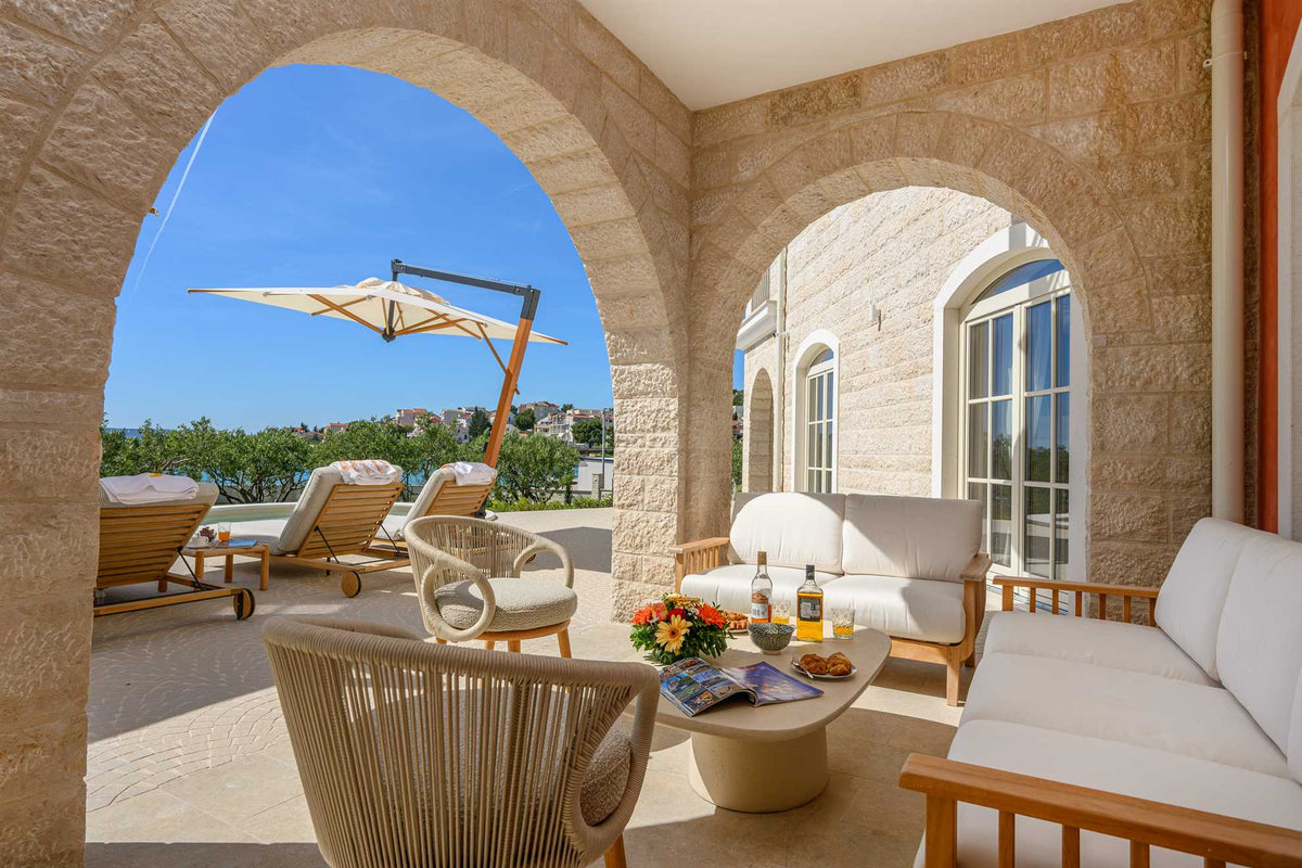 Strandvilla Adriatic Z bei Šibenik – Pool & Meerblick, Kroatien
