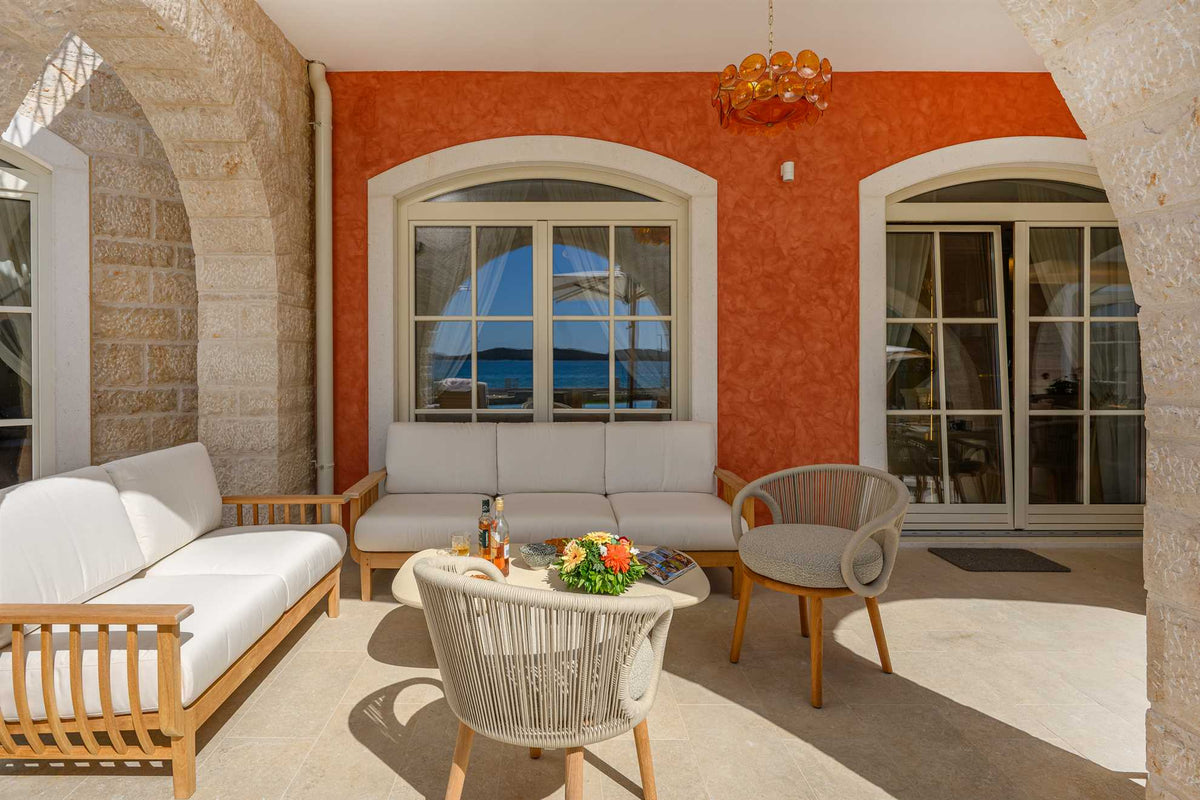 Strandvilla Adriatic Z bei Šibenik – Pool & Meerblick, Kroatien