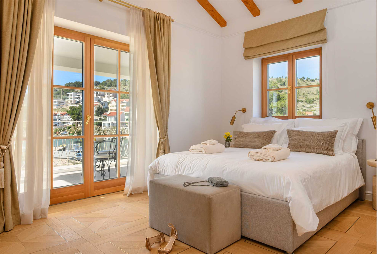 Strandvilla Adriatic Z bei Šibenik – Pool & Meerblick, Kroatien