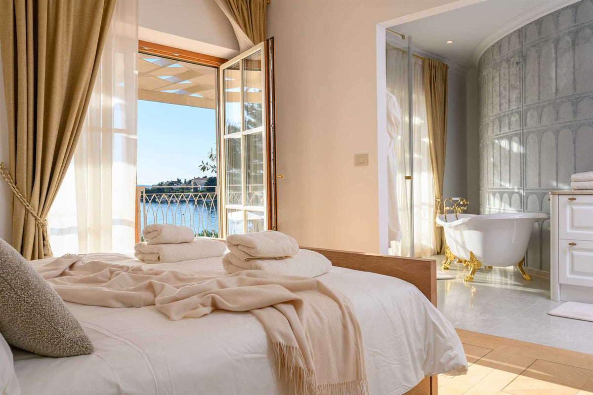 Strandvilla Adriatic Z bei Šibenik – Pool & Meerblick, Kroatien