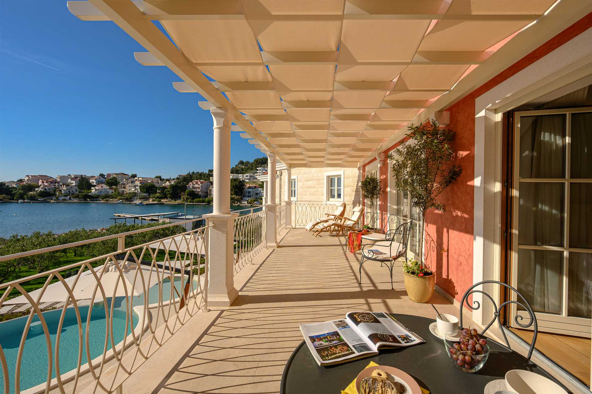 Strandvilla Adriatic Z bei Šibenik – Pool & Meerblick, Kroatien