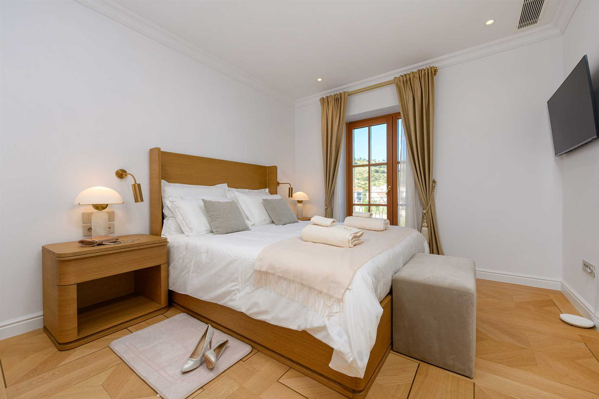 Strandvilla Adriatic Z bei Šibenik – Pool & Meerblick, Kroatien