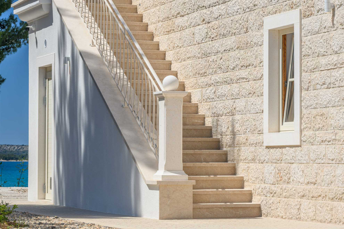 Strandvilla Adriatic Z bei Šibenik – Pool & Meerblick, Kroatien