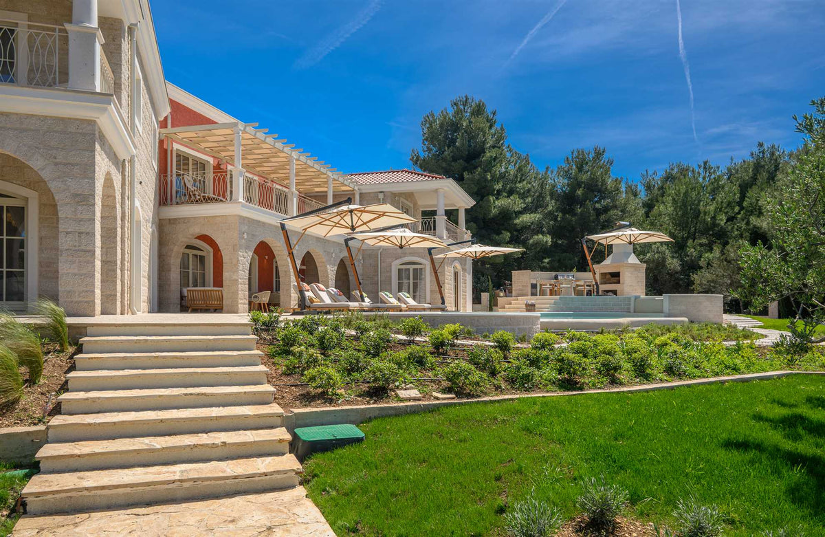Strandvilla Adriatic Z bei Šibenik – Pool & Meerblick, Kroatien