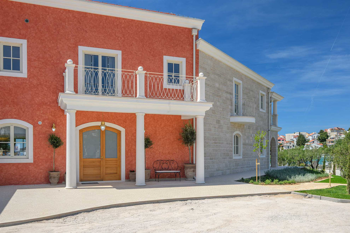 Strandvilla Adriatic Z bei Šibenik – Pool & Meerblick, Kroatien