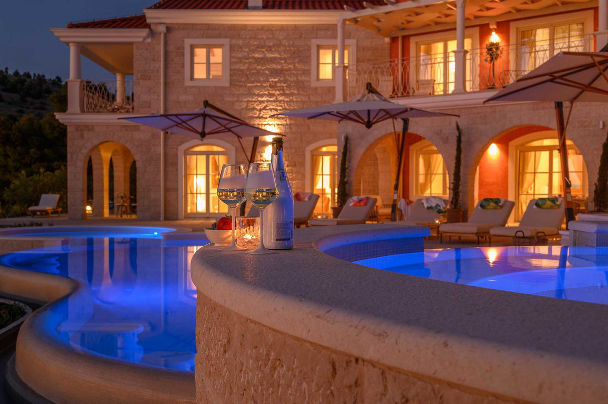 Strandvilla Adriatic Z bei Šibenik – Pool & Meerblick, Kroatien