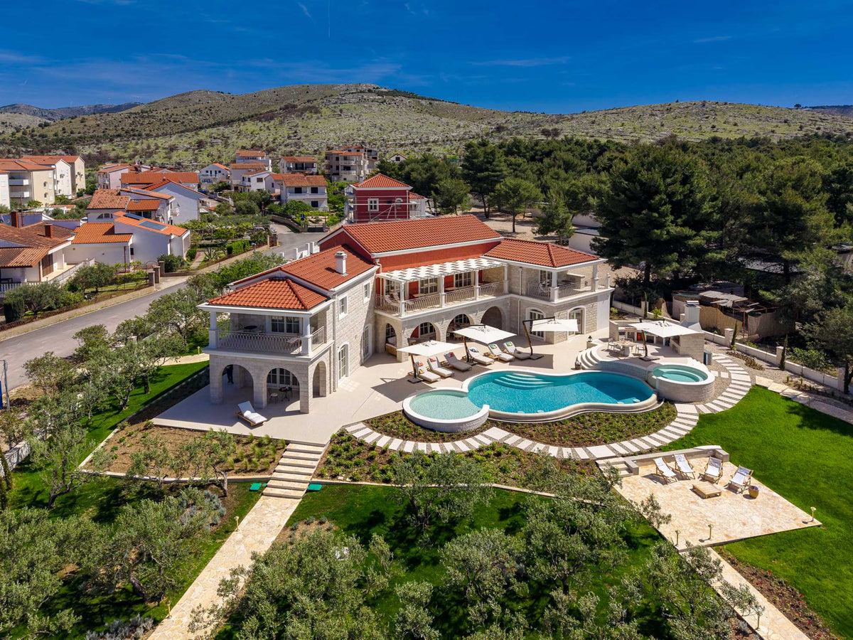 Strandvilla Adriatic Z bei Šibenik – Pool & Meerblick, Kroatien