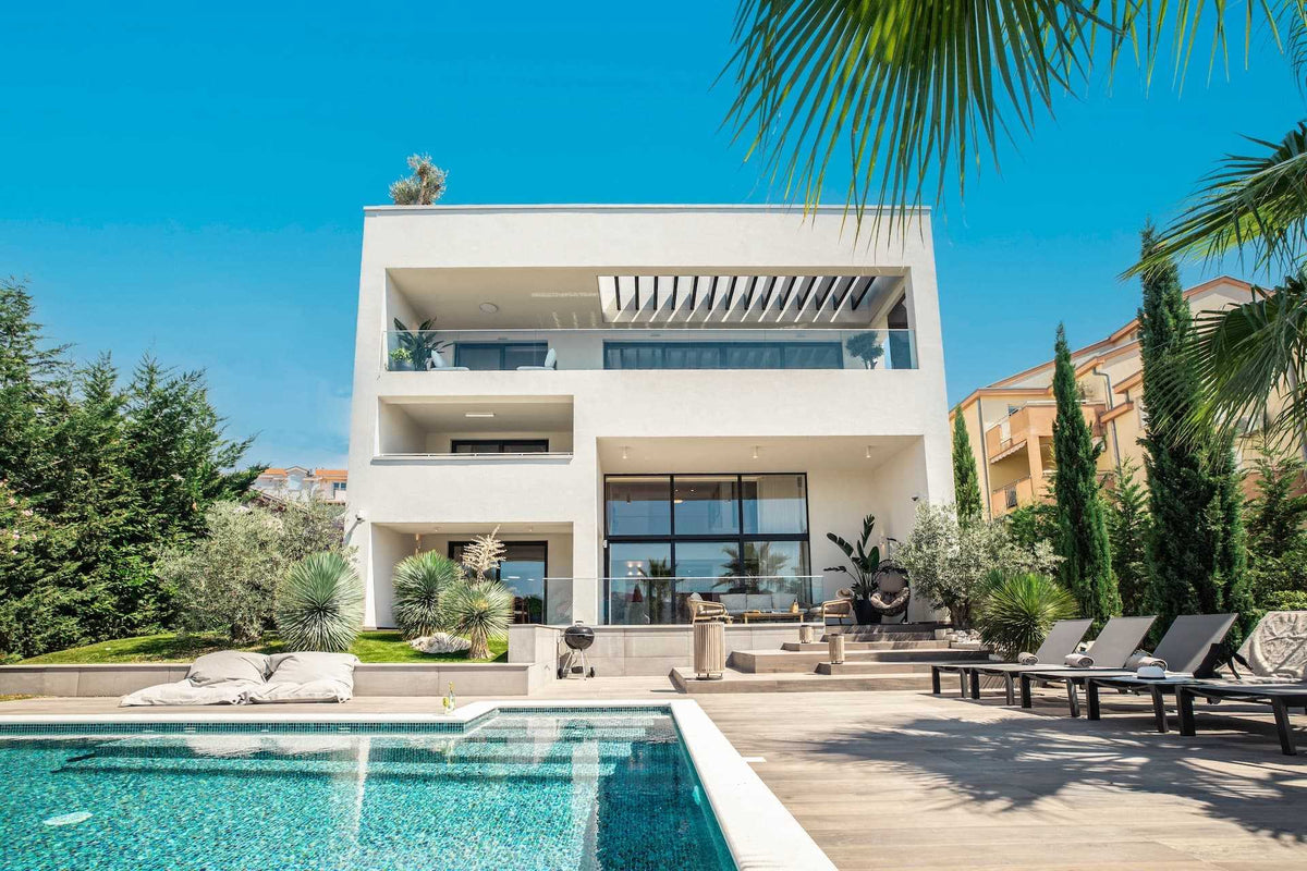 Villa Aquarama bei Trogir – 2 Pools & Meerblick, Kroatien