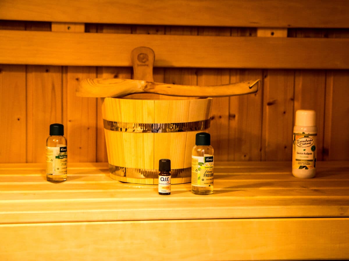 Villa Butterblume am Achterwasser – Reetdachhaus mit Sauna & Kamin, Usedom